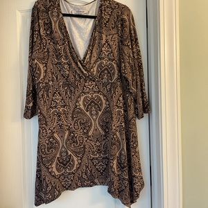 Soma top in a brown paisley v-neck empire waist top. Super comfortable